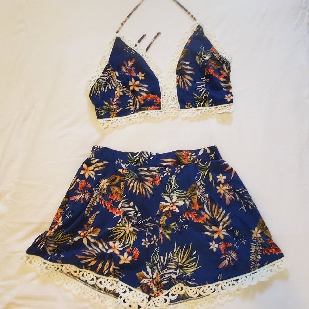 Fashion Nova triangle halter top and short size: L